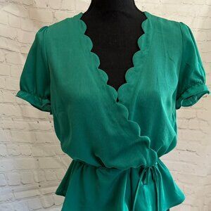 Haute Monde Emerald Green Scallop Neckline Peplum Top | Size M | Puff Sleeve